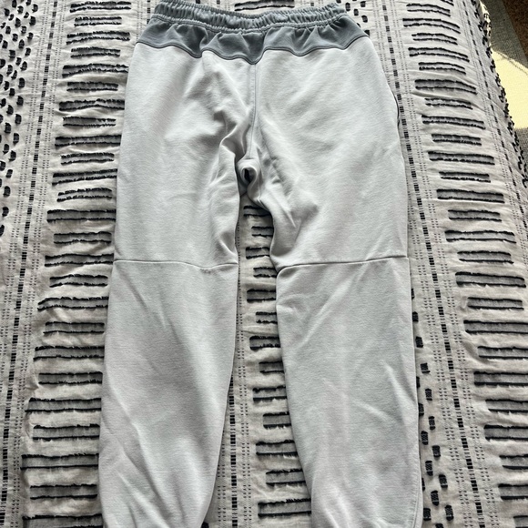 Nike Sportswear Tech Fleece Jogger Sweatpant - Picture 2 of 6